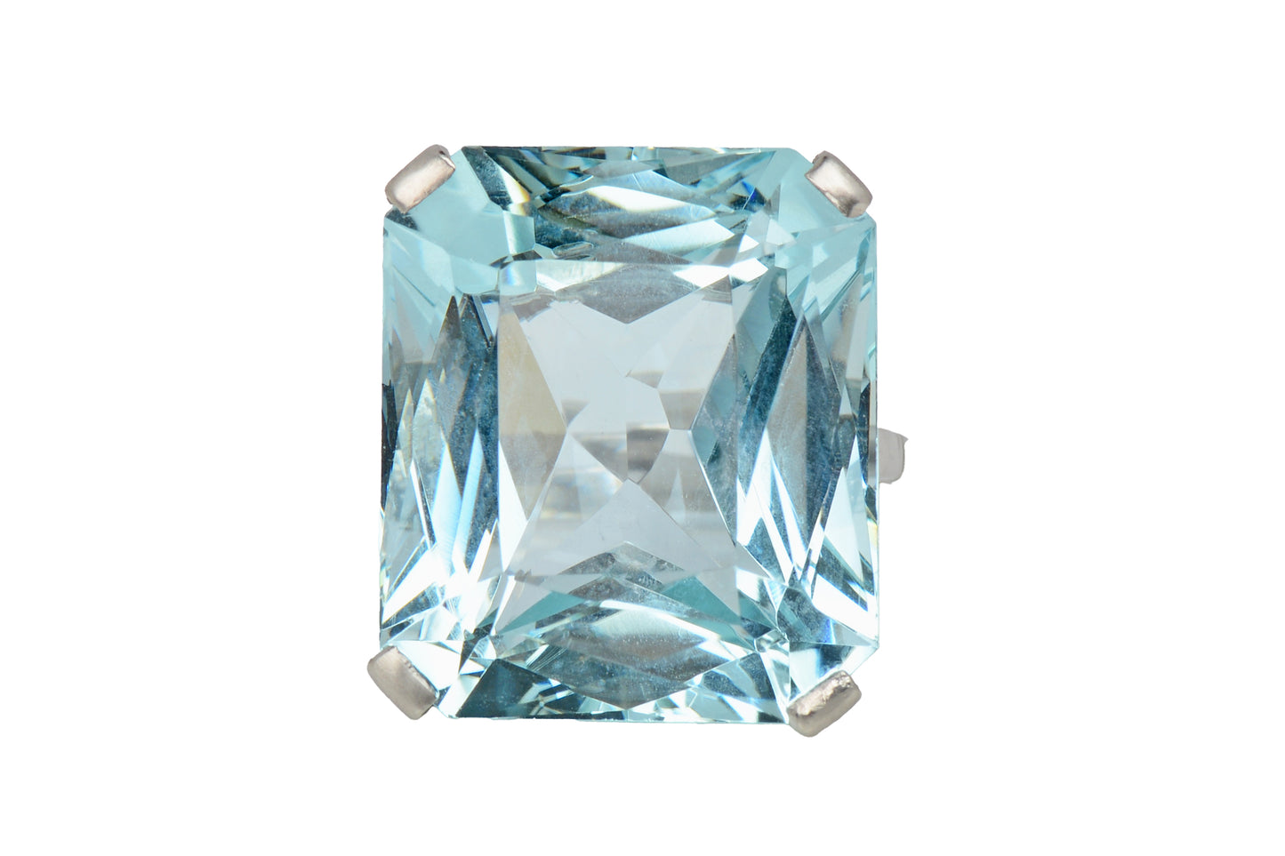 Grandeur in an Aquamarine Platinum Ring